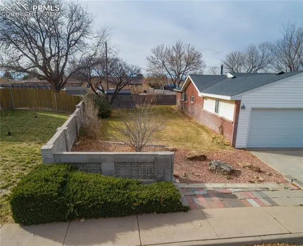 77 Circle DR, La Junta, CO 81050