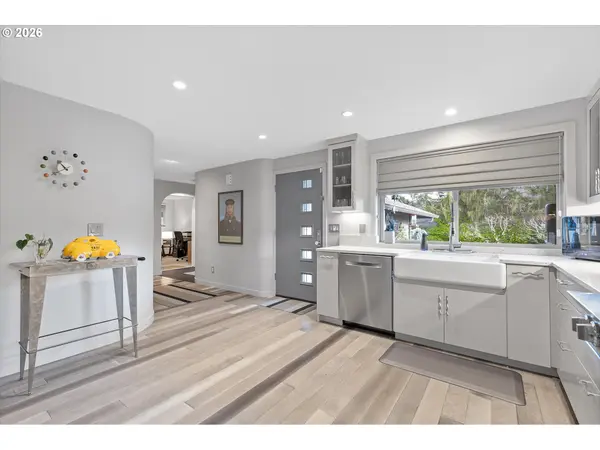 240 GREENRIDGE DR, Lake Oswego, OR 97035