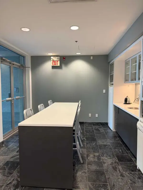 221 10 AVE SE #203, Calgary, AB T2P 0V9