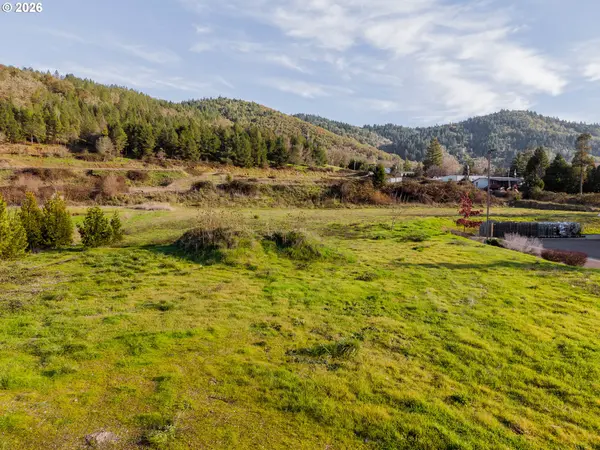 218 PAROZ LN, Myrtle Creek, OR 97457