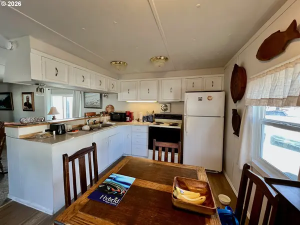 77940 HIGHWAY 99 #20, Cottage Grove, OR 97424