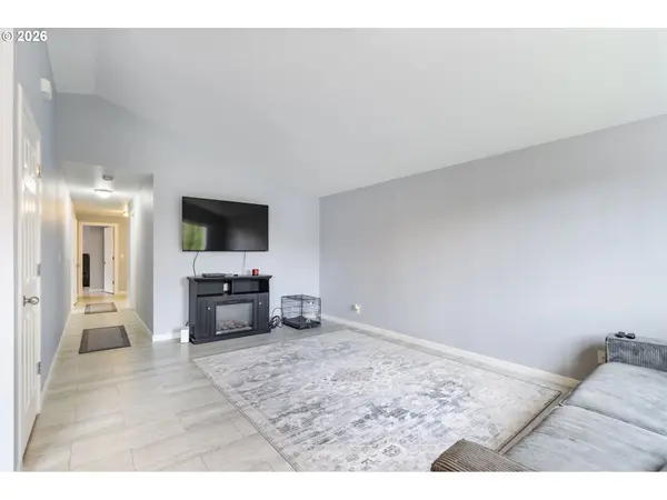 453 N 11TH ST, St Helens, OR 97051