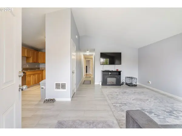 453 N 11TH ST, St Helens, OR 97051