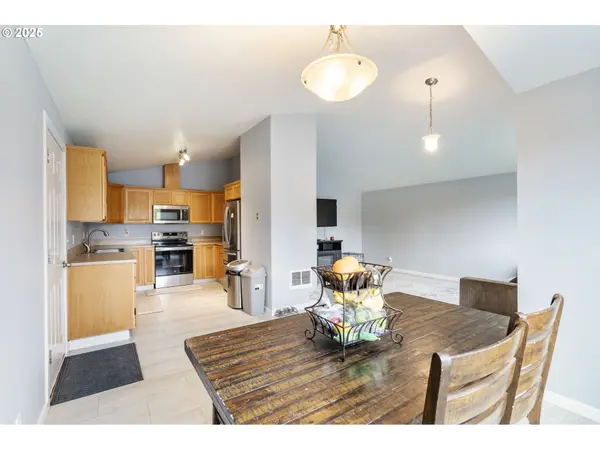 453 N 11TH ST, St Helens, OR 97051