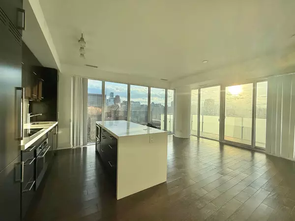 Toronto, ON M5S 0A6,65 St Mary ST #404