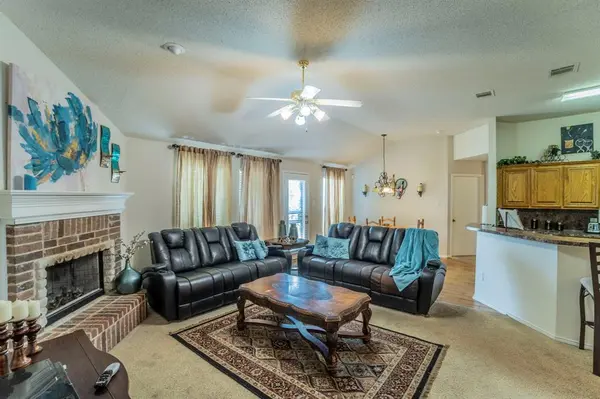 1634 Powder Horn Lane, Arlington, TX 76018