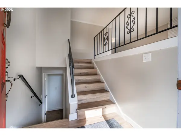 8205 SW LAUREL ST, Portland, OR 97225