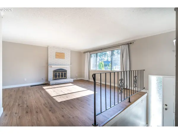 8205 SW LAUREL ST, Portland, OR 97225