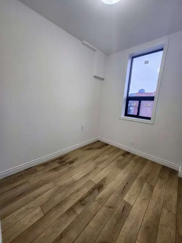 Hamilton, ON L8N 1G2,71 Main ST E #2A