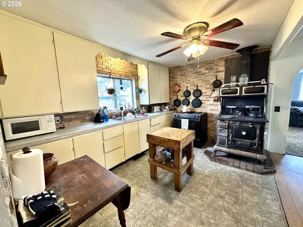 Baker City, OR 97814,1917 ASH ST