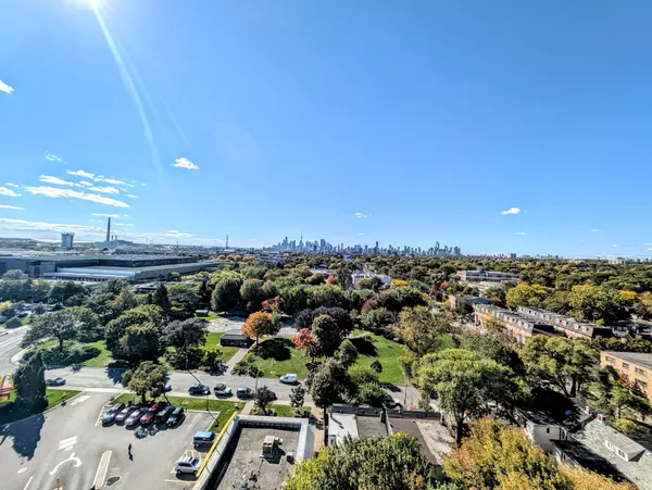 1050 Eastern AVE #1210, Toronto, ON M4L 0B7