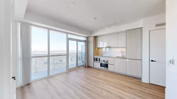 Vaughan, ON L4K 0R2,8 Interchange WAY #5206