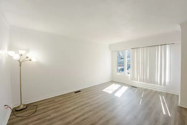 Brockville, ON K6V 5E7,231 Perth ST