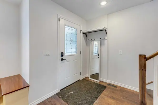 4 Mckernan PL SE, Calgary, AB T2Z 1T1