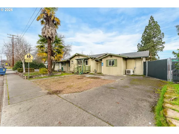 Grants Pass, OR 97526,1117 SW GREENWOOD AVE