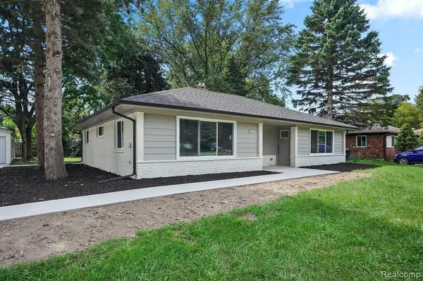 8820 Russell ST, Shelby Twp, MI 48317