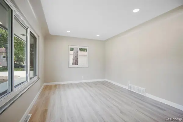 8820 Russell ST, Shelby Twp, MI 48317