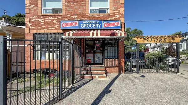 404 Woodfield RD, Toronto E01, ON M4L 2X1