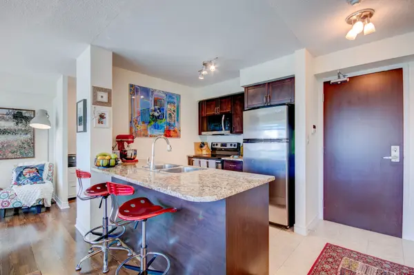 208 Enfield PL #2205, Mississauga, ON L5B 0G8