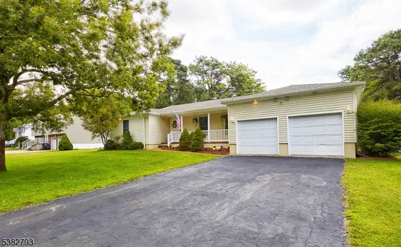 402 Frank Applegate Rd, Jackson Twp., NJ 08527