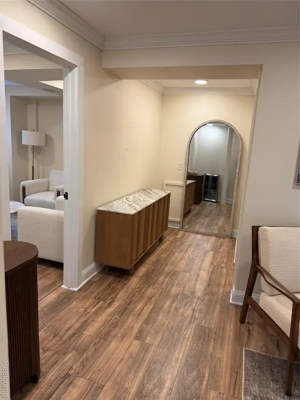 240 Martin #100, Birmingham, MI 48009