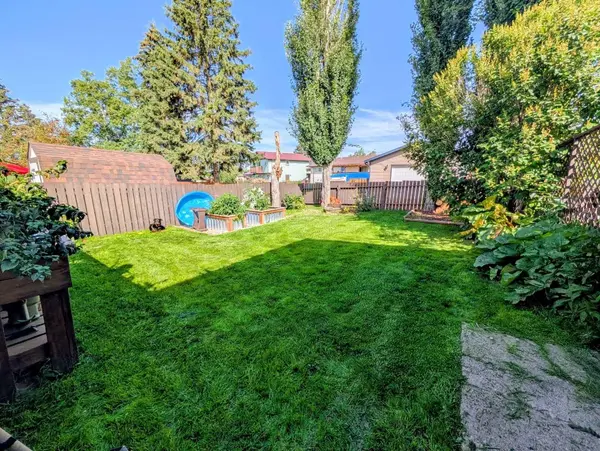 5228 40 ST, Innisfail, AB T4G 1G5