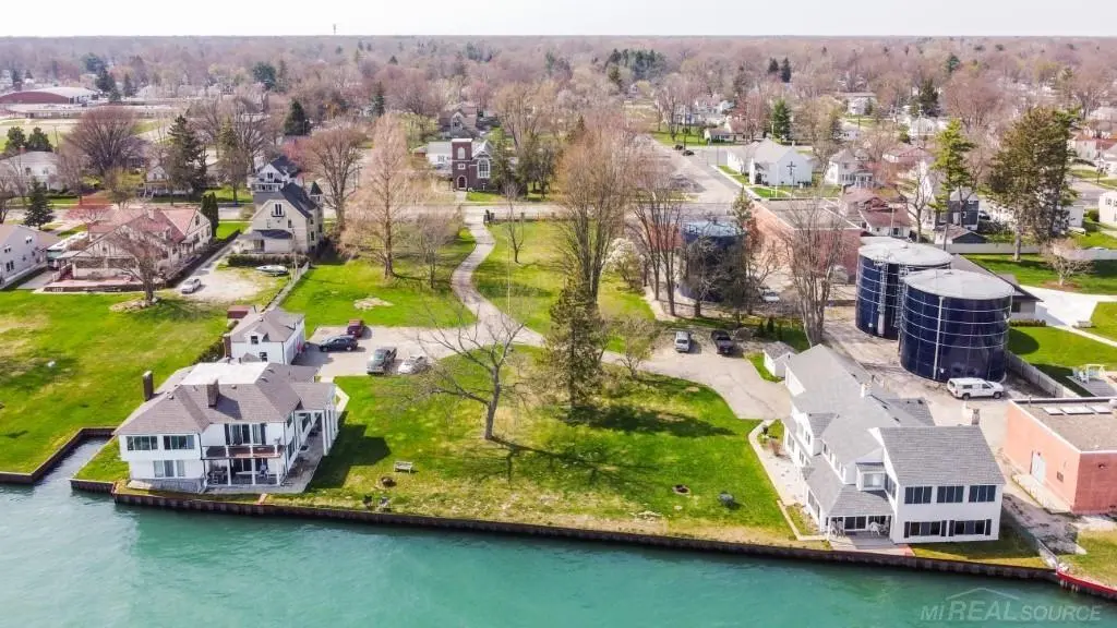 1516 ST CLAIR RIVER DR, Algonac, MI 48001