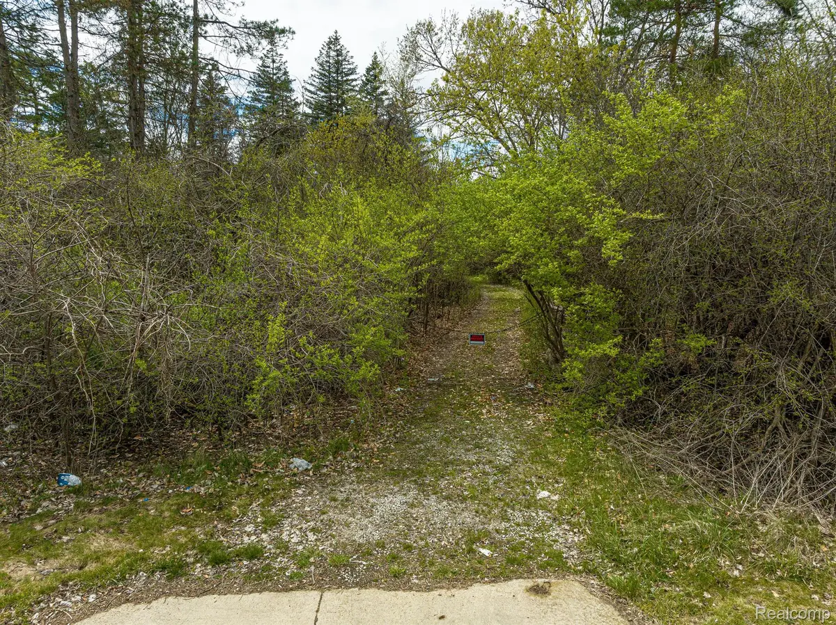 7200 TELEGRAPH RD, Bloomfield Twp, MI 48301