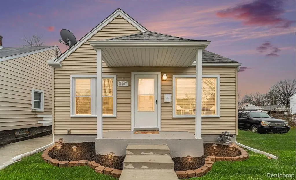 8467 PLAINVIEW AVE, Detroit, MI 48228