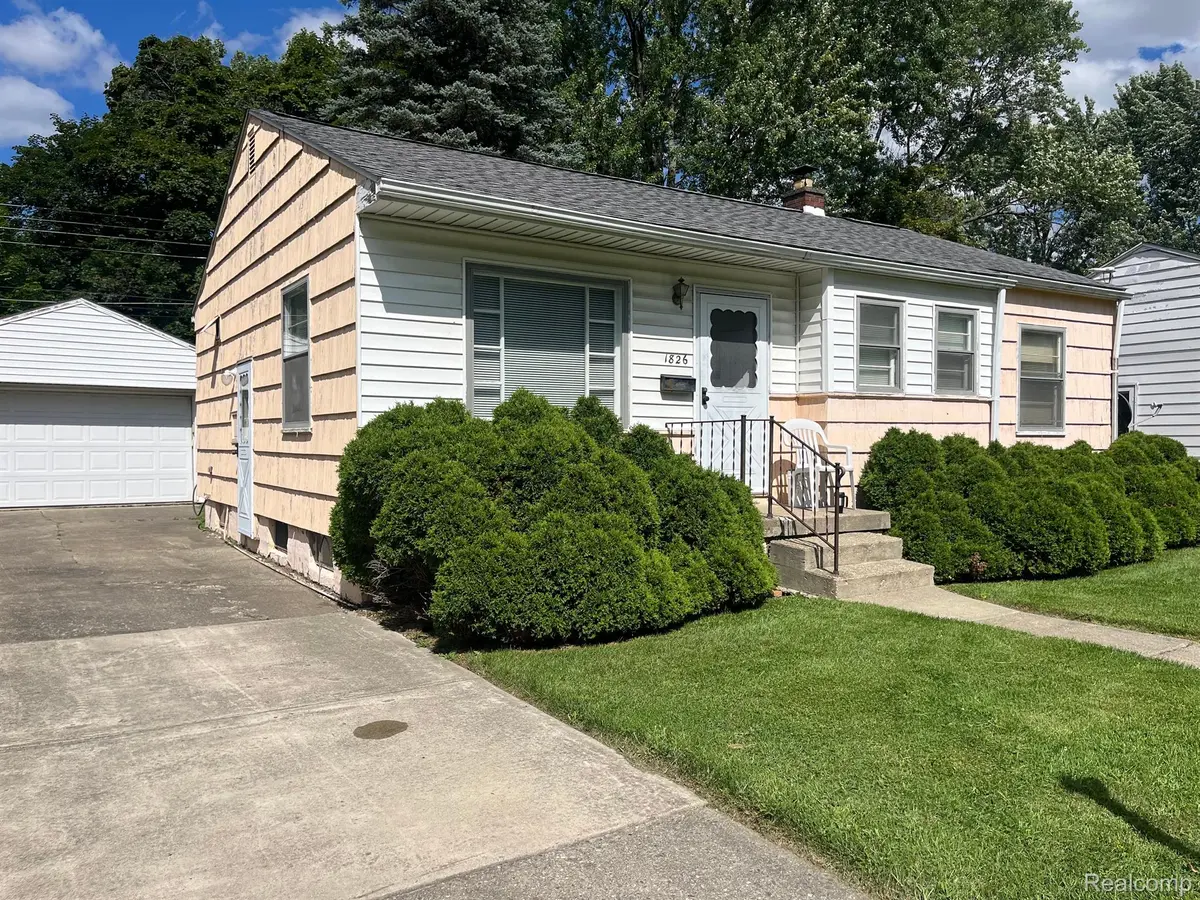 1826 GREENBROOK LN, Flint, MI 48507