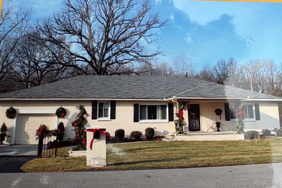 19234 Buck AVE, Brownstown Charter Township, MI 48174