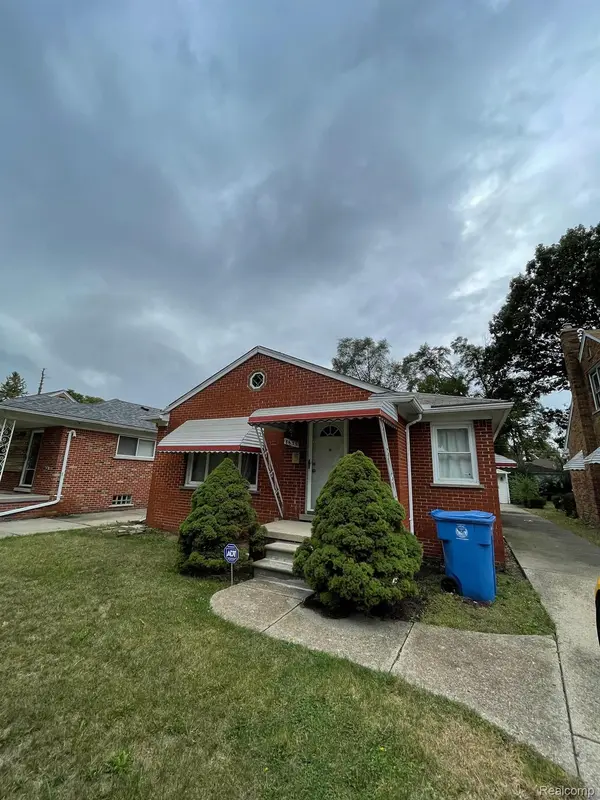 8655 RIVERDALE ST, Dearborn Heights, MI 48127