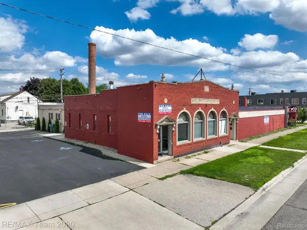 5824 CHASE RD, Dearborn, MI 48126