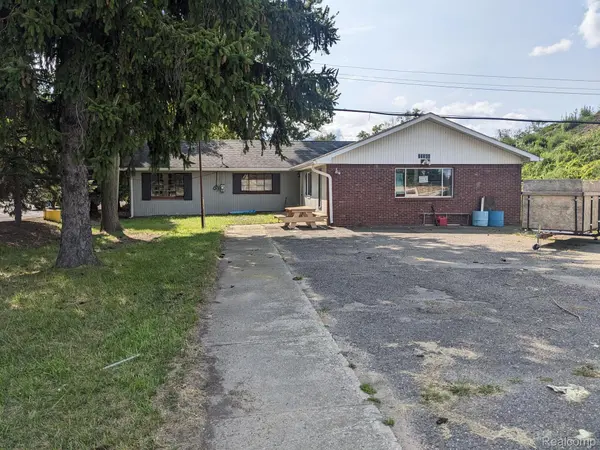 23344 TELEGRAPH RD, Brownstown Twp, MI 48134