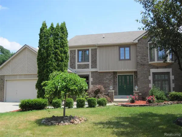 396 Shellbourne DR, Rochester Hills, MI 48309