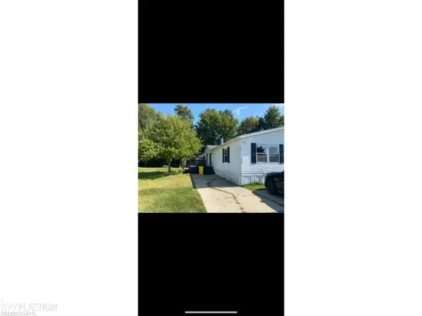 52239 Landsdowne CIR, Chesterfield Twp, MI 48051