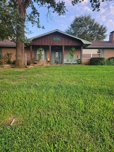 201 Colonial Circle, Athens, TX 75751