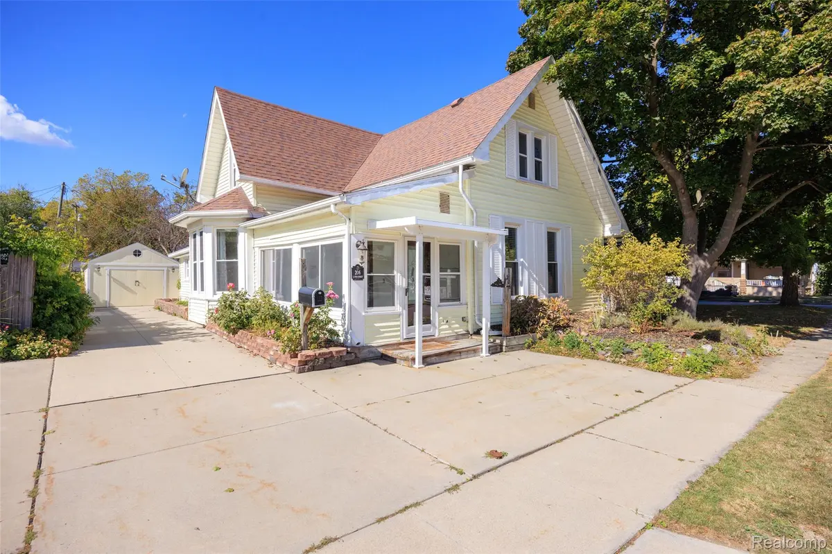 206 S 4th ST, St. Clair, MI 48079