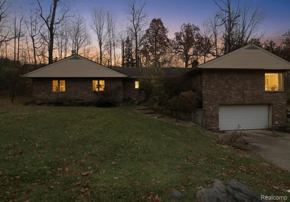 29200 Wildbrook DR, Southfield, MI 48034