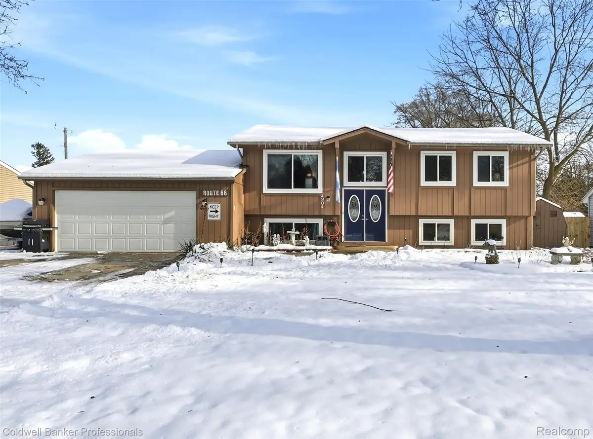 4904 Lake Grove DR, White Lake Charter Township, MI 48383