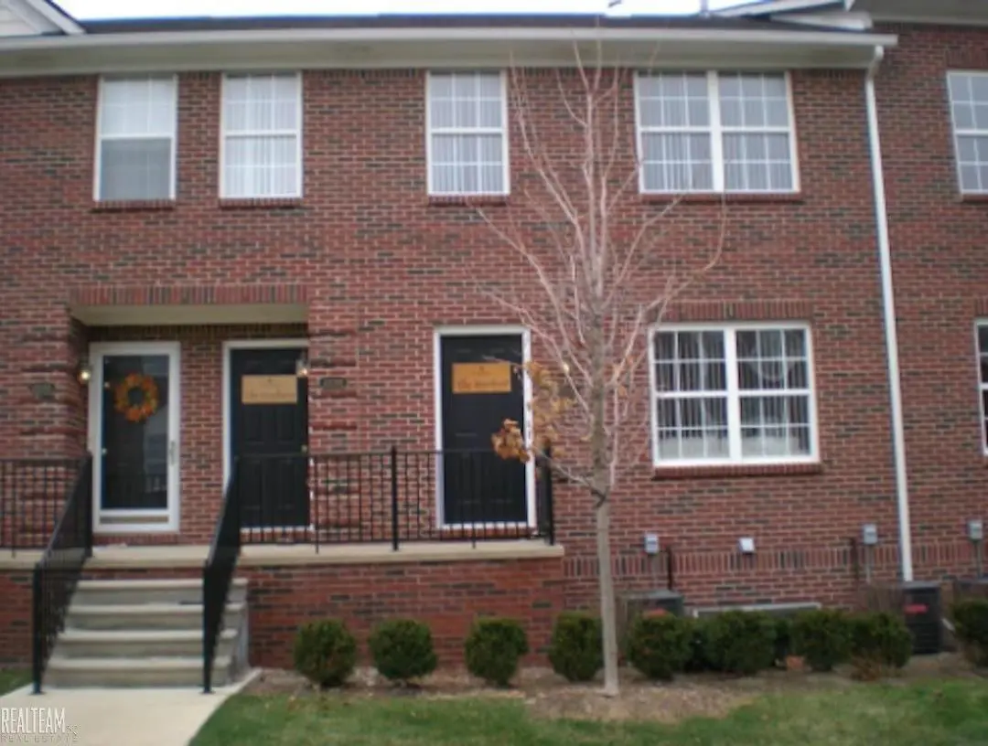 43061 Burlington DR, Sterling Heights, MI 48312