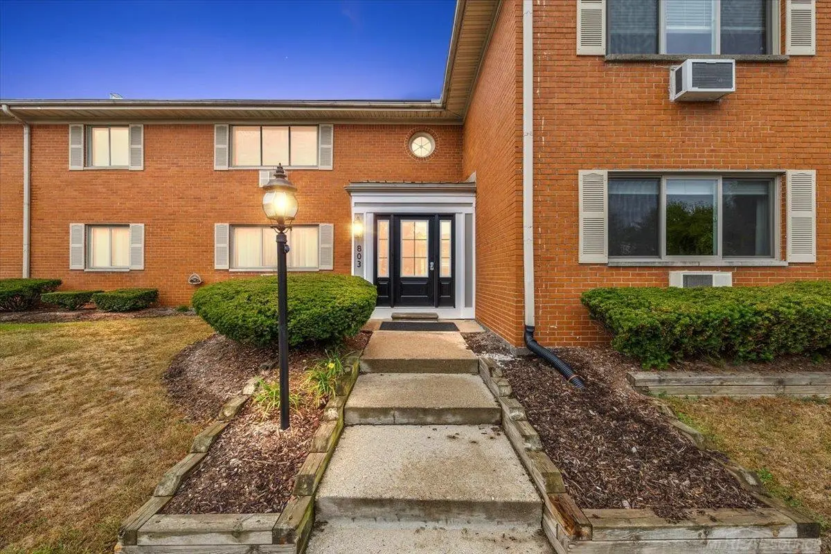 803 Plate DR, Rochester, MI 48307