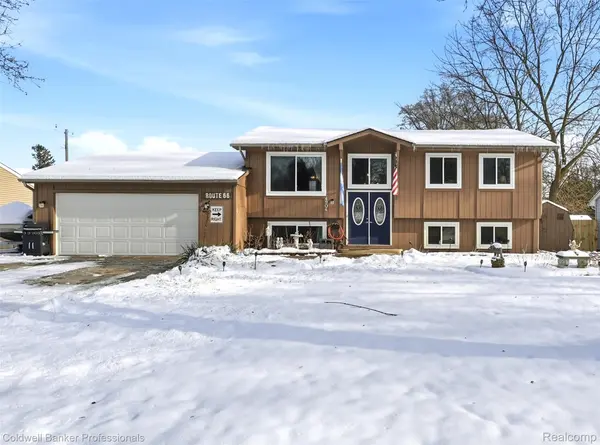 4904 Lake Grove DR, White Lake Charter Township, MI 48383