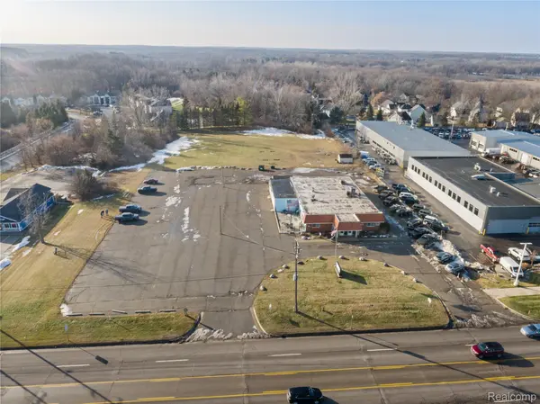 2830 E Grand River AVE, Genoa Township, MI 48843