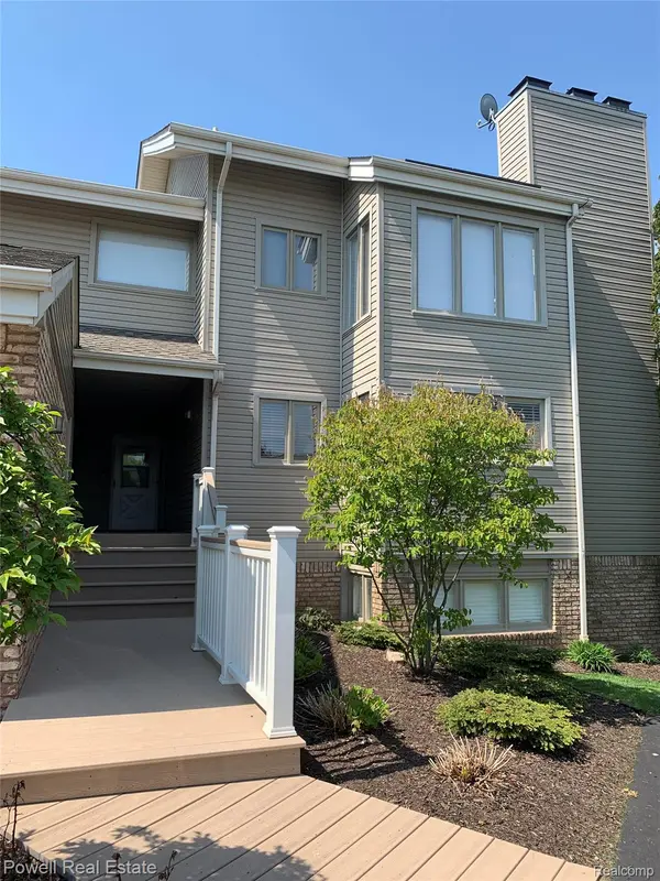 21054 Boulder CIR, Northville, MI 48167