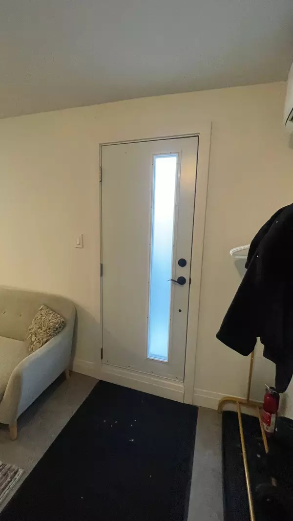 Georgina, ON L0E 1L0,930 Lake DR E #5