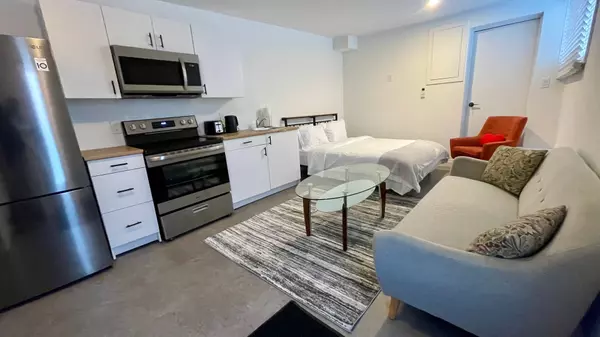 Georgina, ON L0E 1L0,930 Lake DR E #5