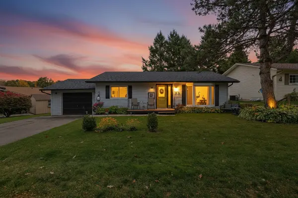 New Tecumseth, ON L0G 1W0,72 Tecumseth Pines DR