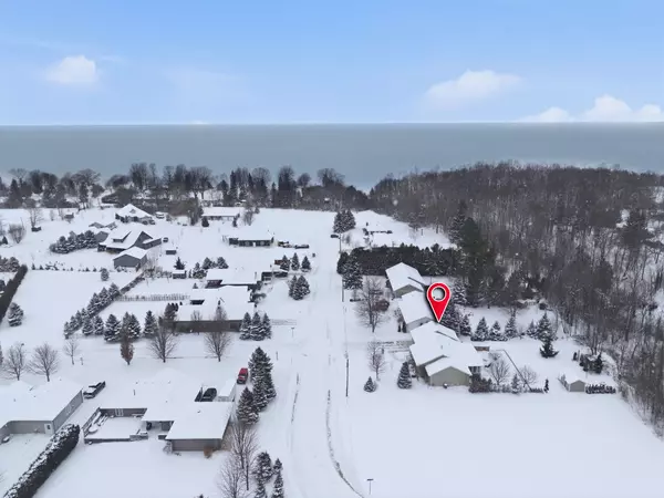 Bluewater, ON N0M 1G0,74767 Elm CRES