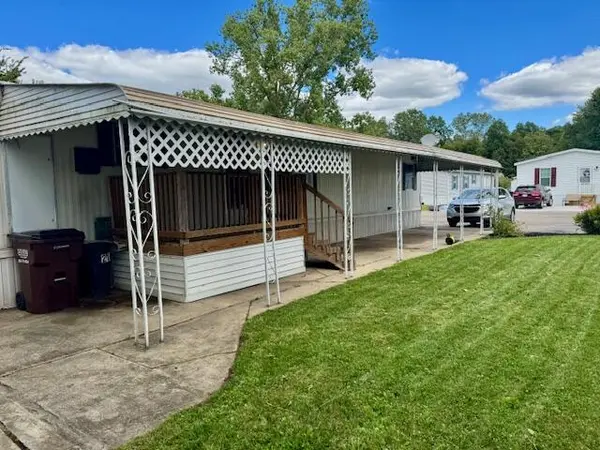 210 Sugarbush LN, Van Buren Twp, MI 48111